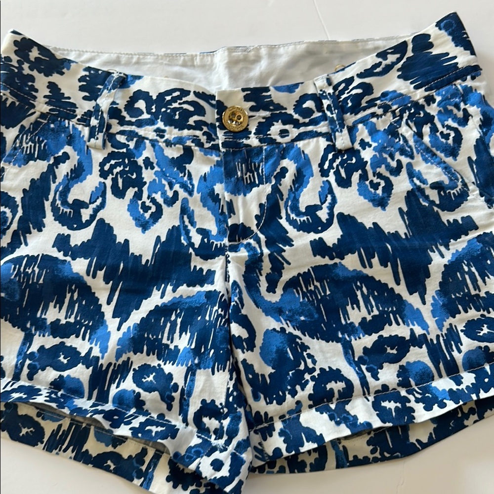 Lilly Pulitzer Callahan Stylish Blue and White Women's Shorts Sz 00-EUC